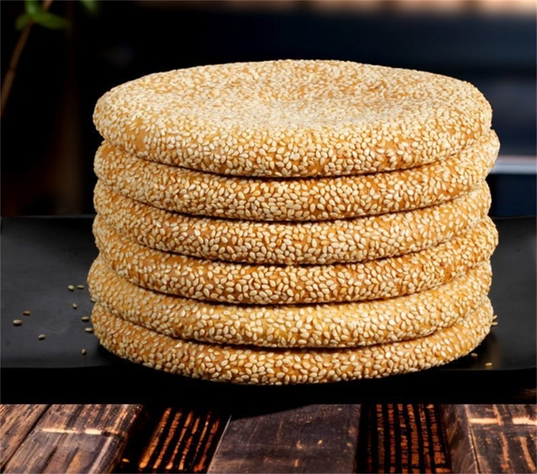 采用传统手工制作,皮薄馅多,酥脆香甜,富含多种营养成分