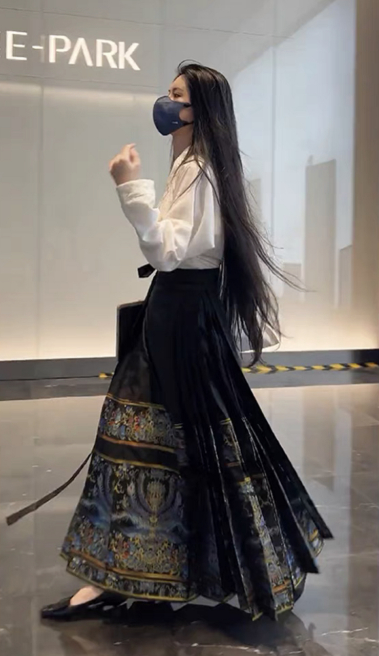 看了这种穿搭,有那么一瞬间爱上了马面裙99感觉女孩子穿上真的是有