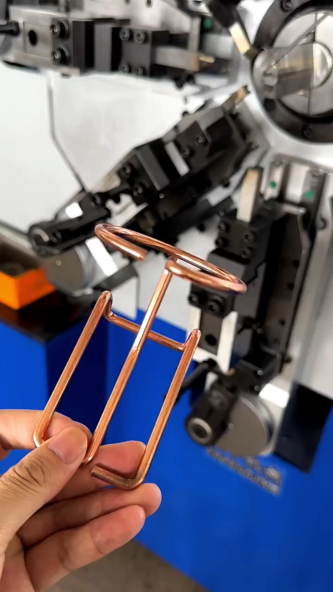 用铁丝制作的手机支架