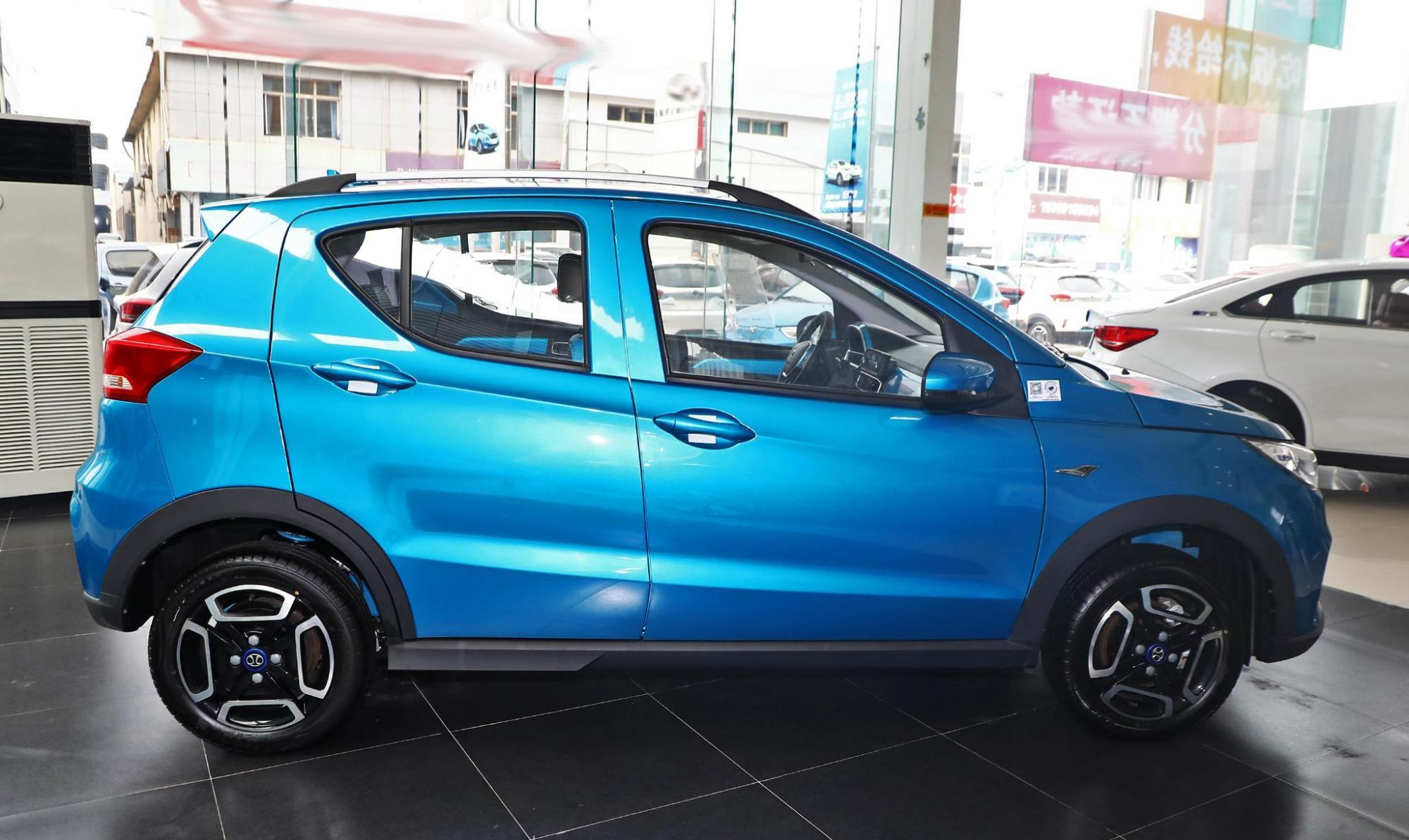 北汽新能源 ec,5门4座微型两厢车,驾驶灵活,续航里程301 km