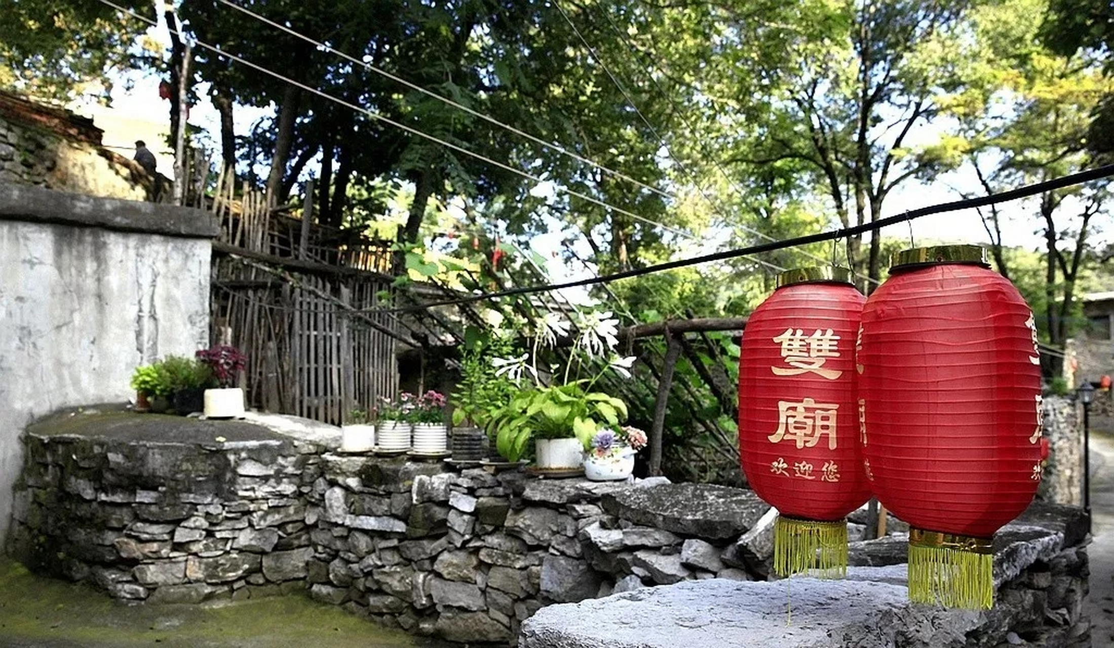 双庙村位于焦作市修武县西村乡,是太行深处一个典型的石头村落.