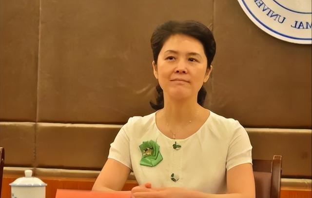 新中国最年轻的副省长,33岁提副厅,39岁任江西副省长,如今55岁