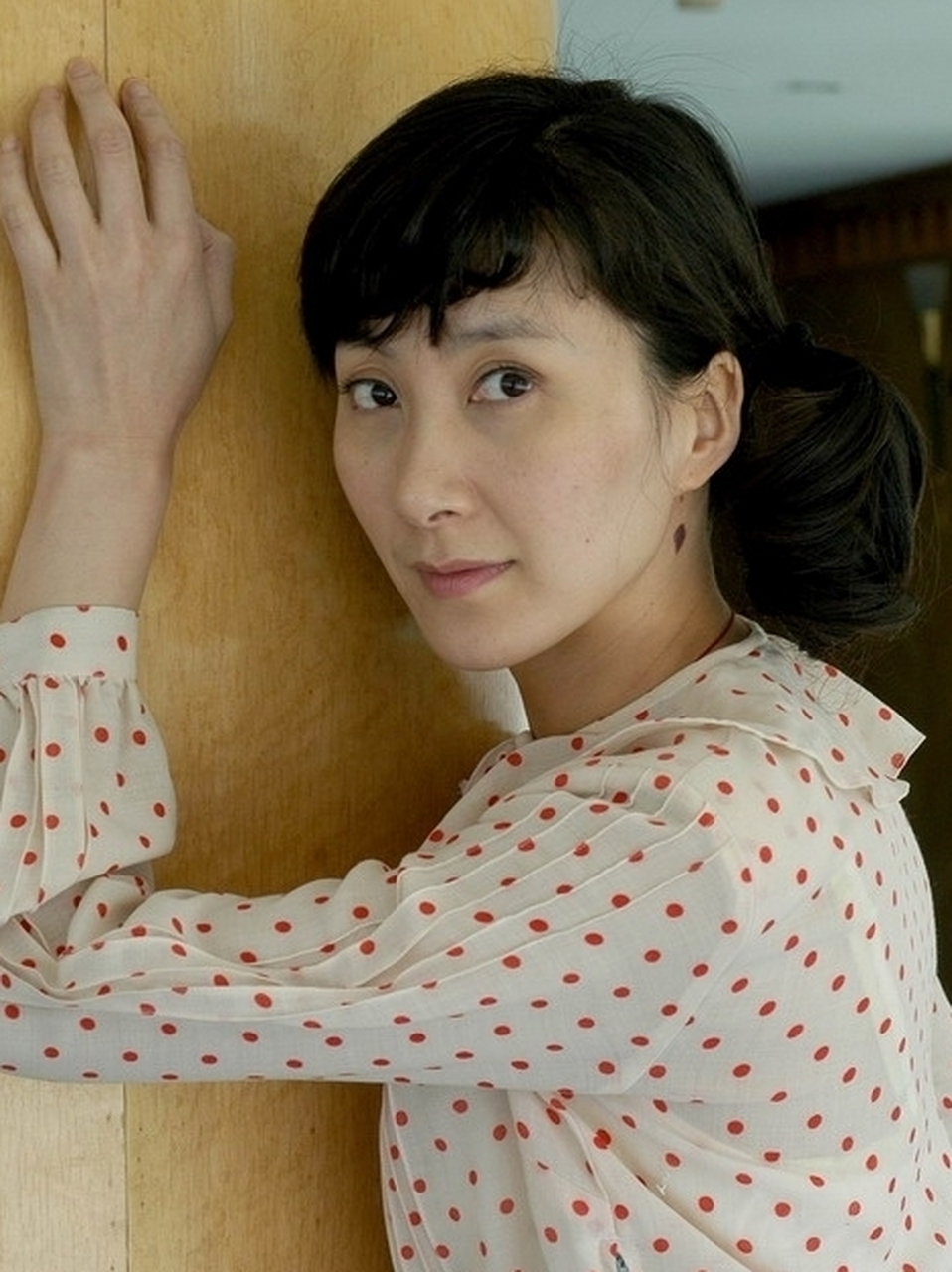 夏力薪也年纪大了,出现荧屏上的机遇并不多了,但她却无法被磨去,成名