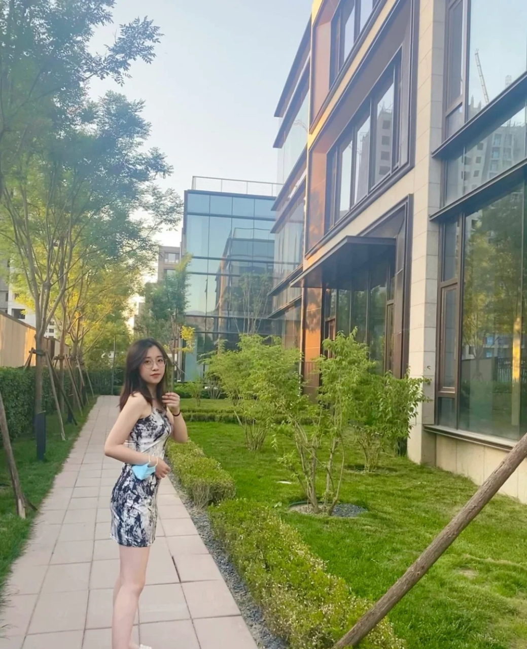 疫情下的日常生活,就是每天在小区方圆2km溜湾子,但是傍晚的天气还是