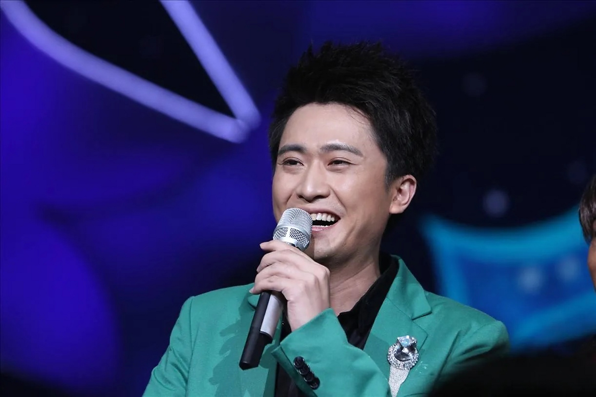 央视《星光大道》口碑崩盘,网友称不仅仅只是主持人的问题 《星光大道