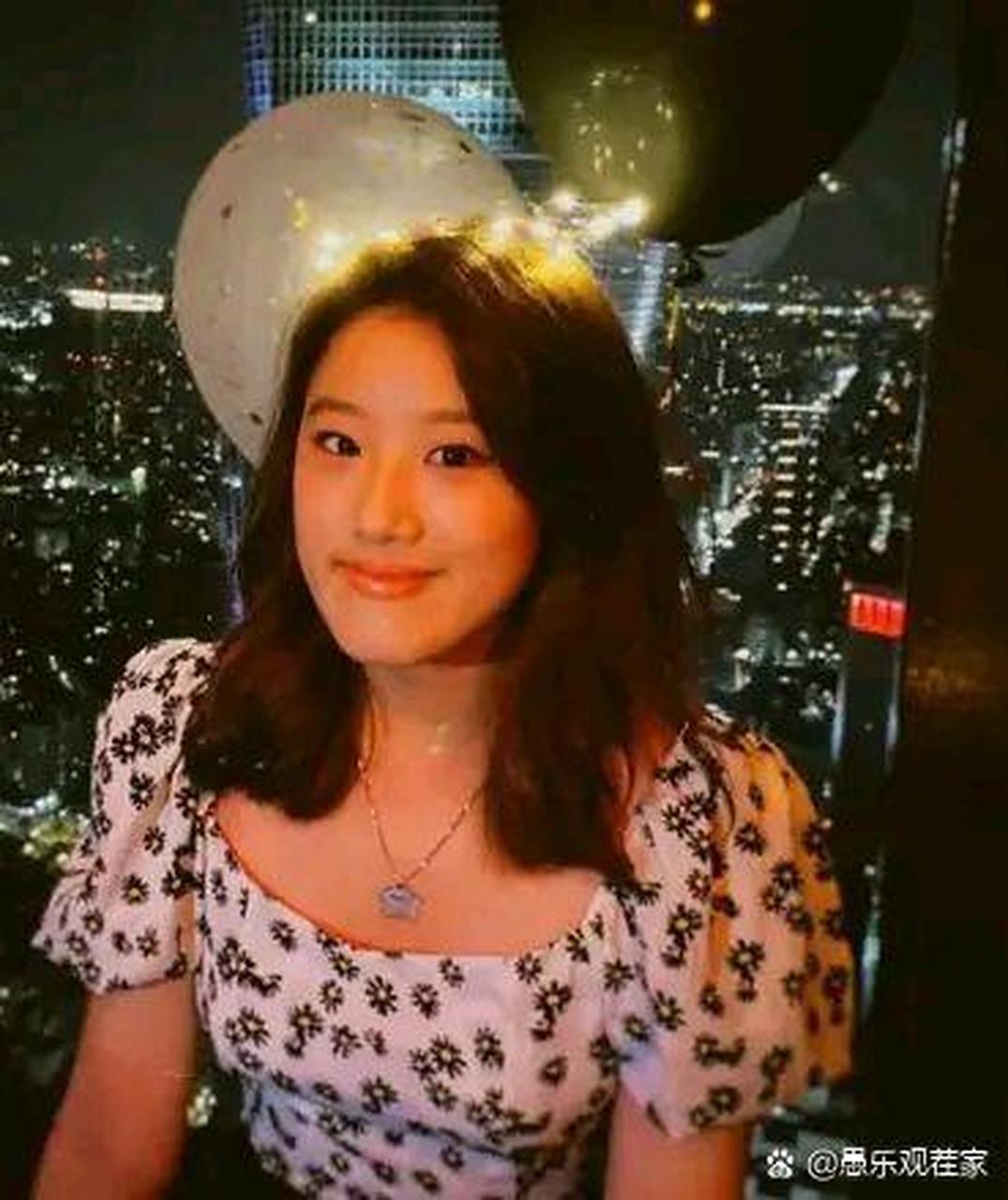 贾静雯的女儿,遗传她爸爸的基因比她妈妈多一些.