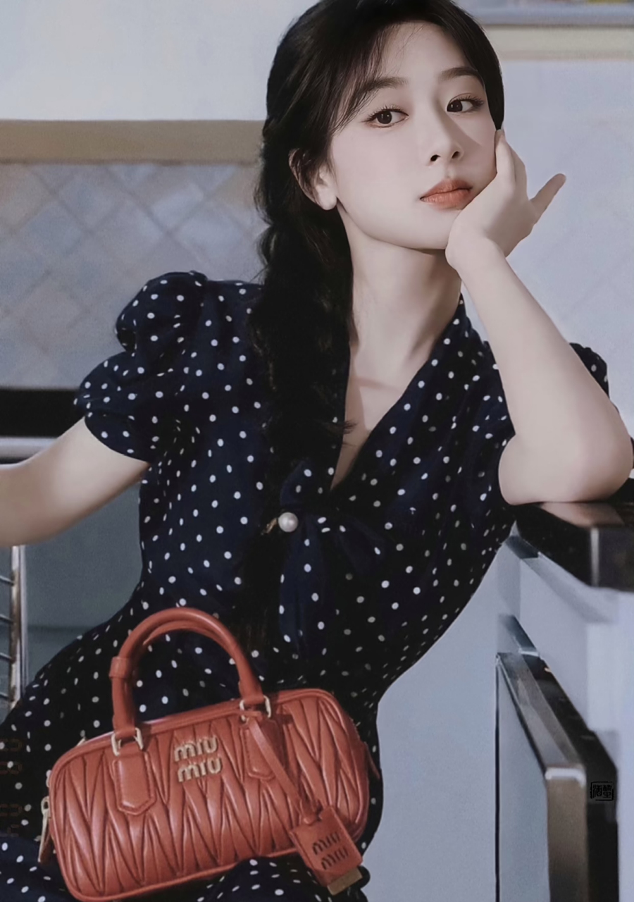 碎花裙杨紫来啦[心]