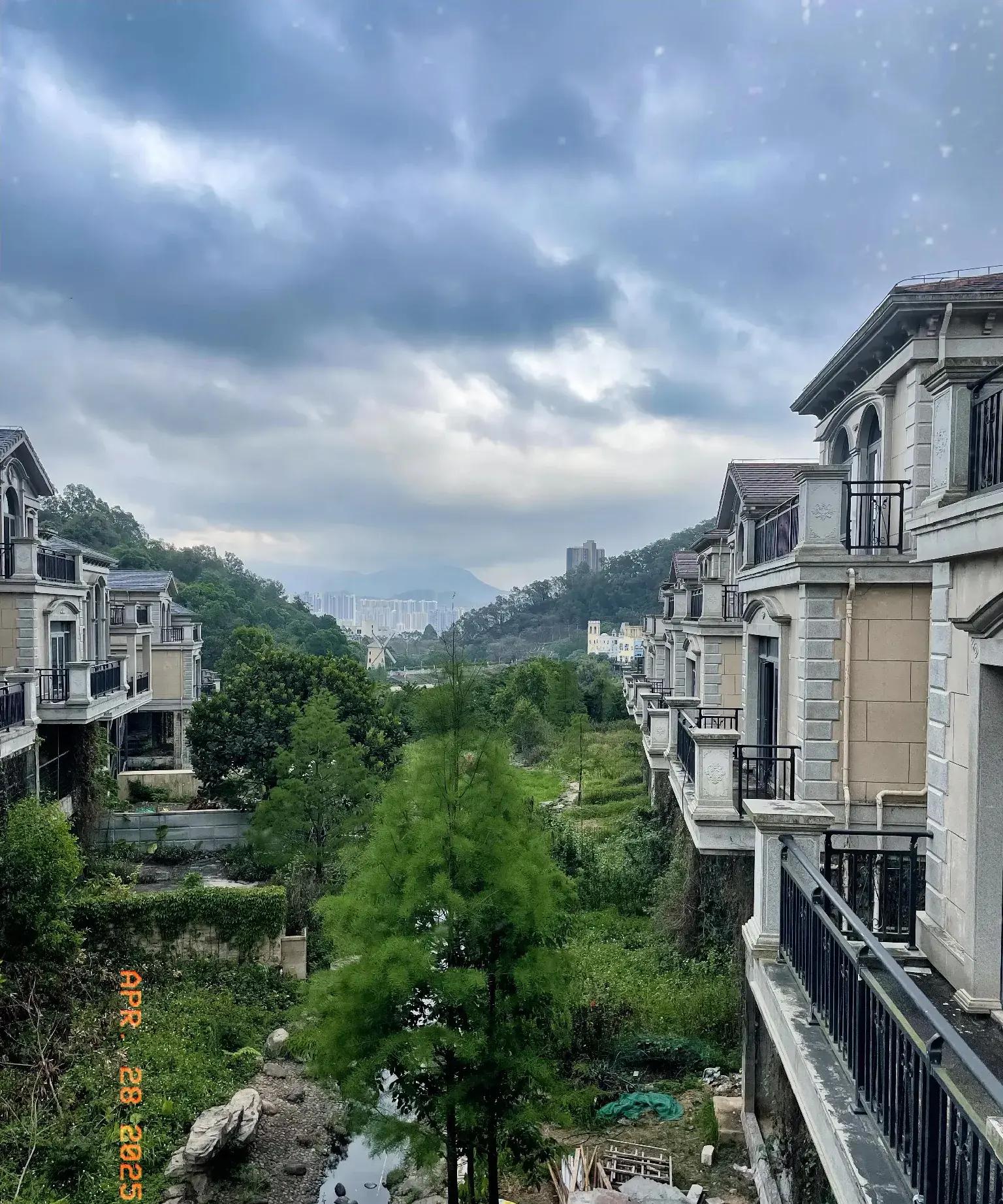 儿子和媳妇吵架说要离婚,前天早上他俩八点出发上班都好好的