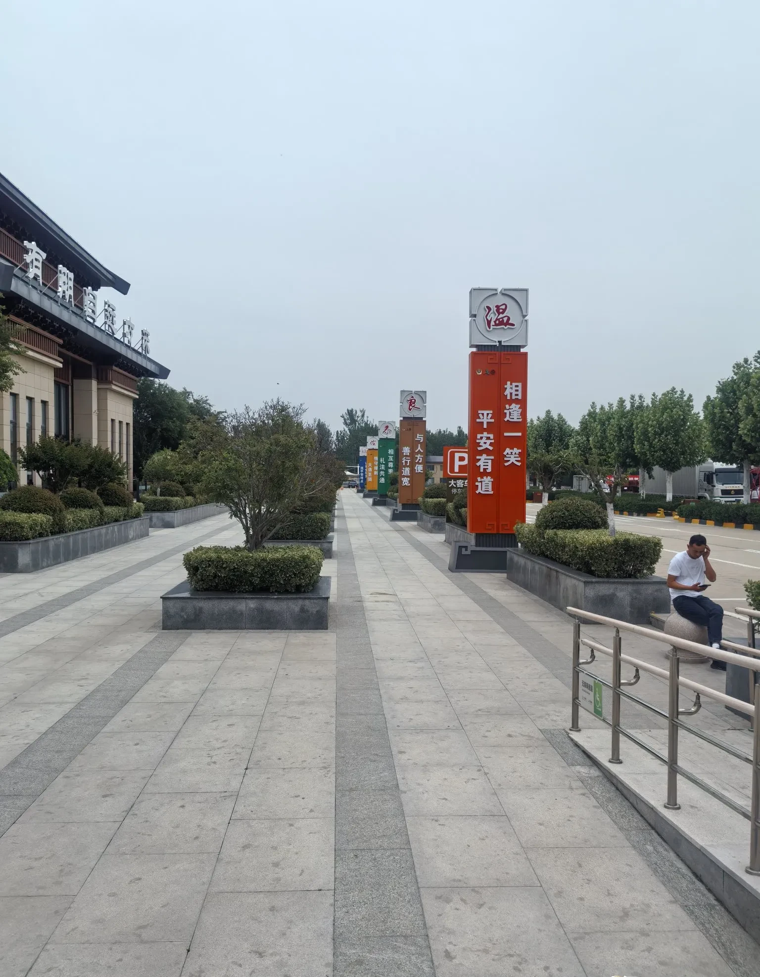 中国现在正经历一场史无前例的大变革,整个社会在做