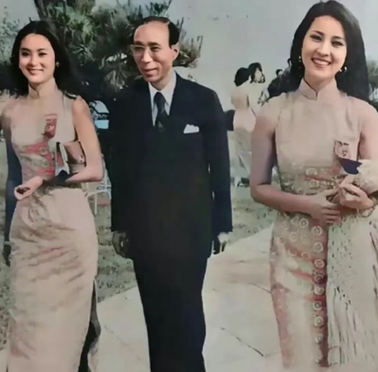 房祖名曾经说过,他小时候经常听到妈妈林凤娇独自哭泣.