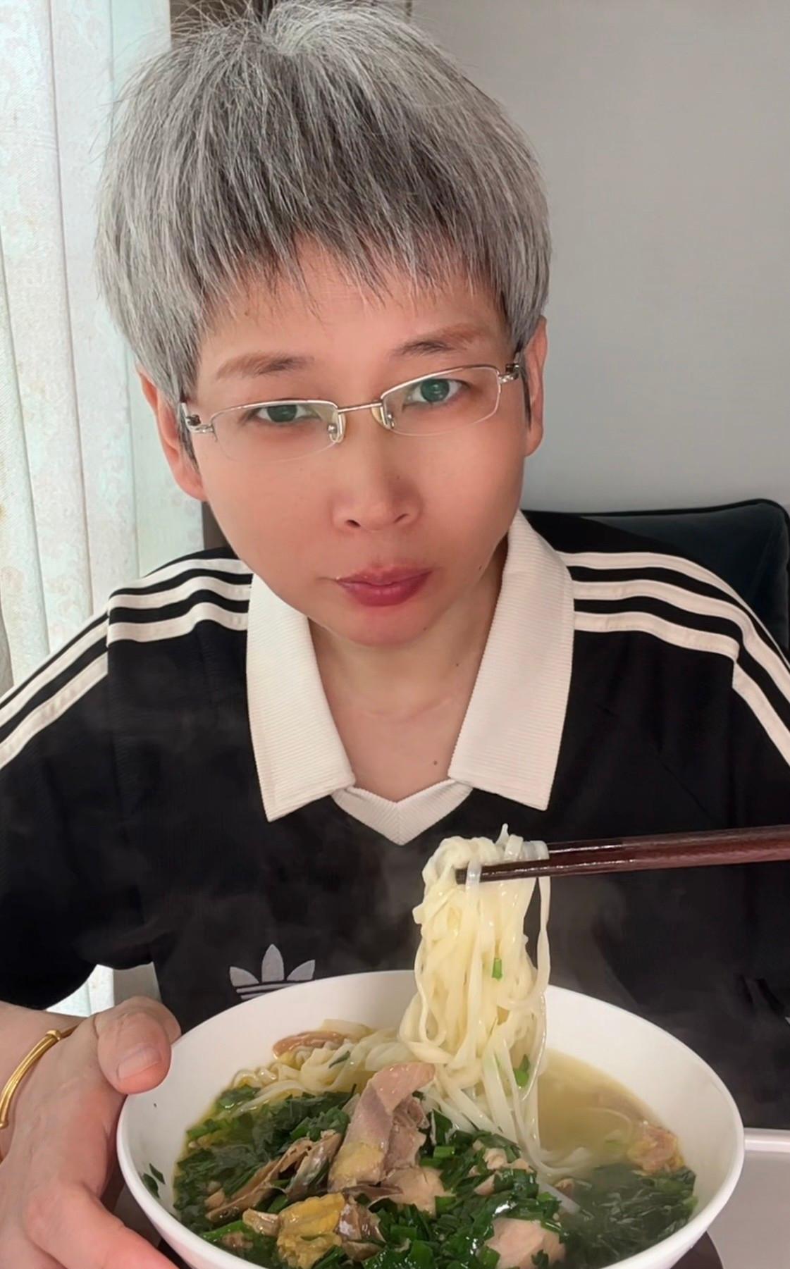 今天股票继续亏钱,原来喜欢炖鸡汤,以前特喜欢吃,这