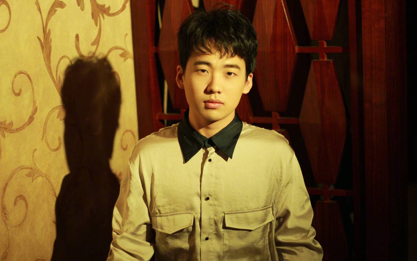 演员郭麒麟说,我谈过一次恋爱,在中学的时候,那时候时兴手机聊天,我就