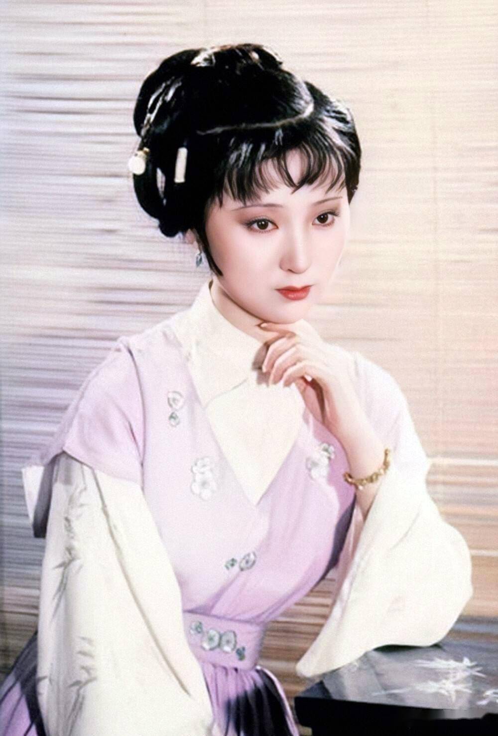 摄影师李耀宗说,八七版红楼梦里的黛玉葬花,是在瓜州