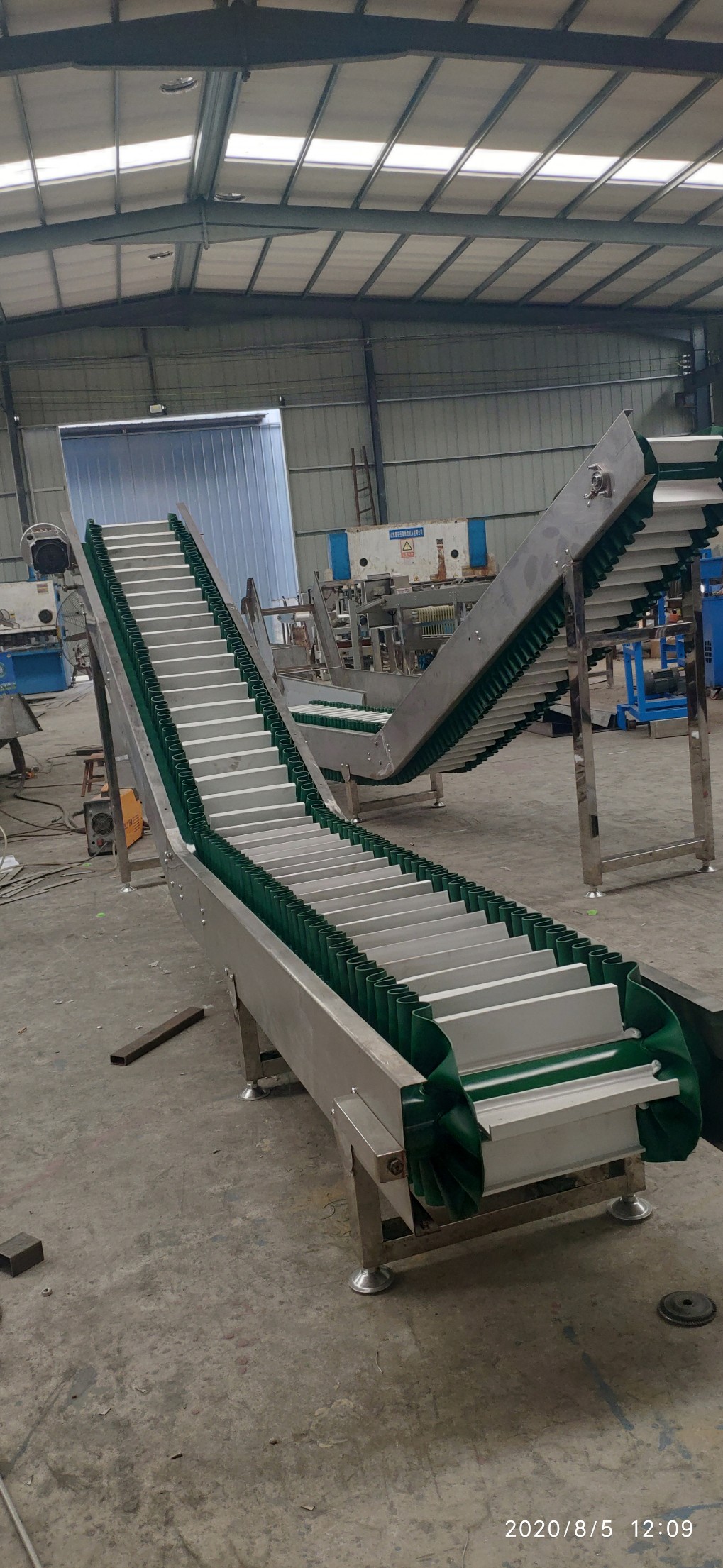 不锈钢输送机# 不锈钢输送机具备耐腐蚀,强度高的特