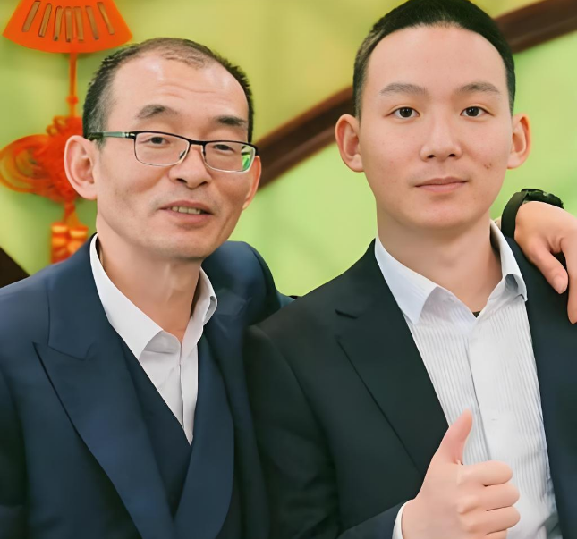 谢浩男在清明节小假期,回到了深圳,这回回家的心情,跟第一次完全不一