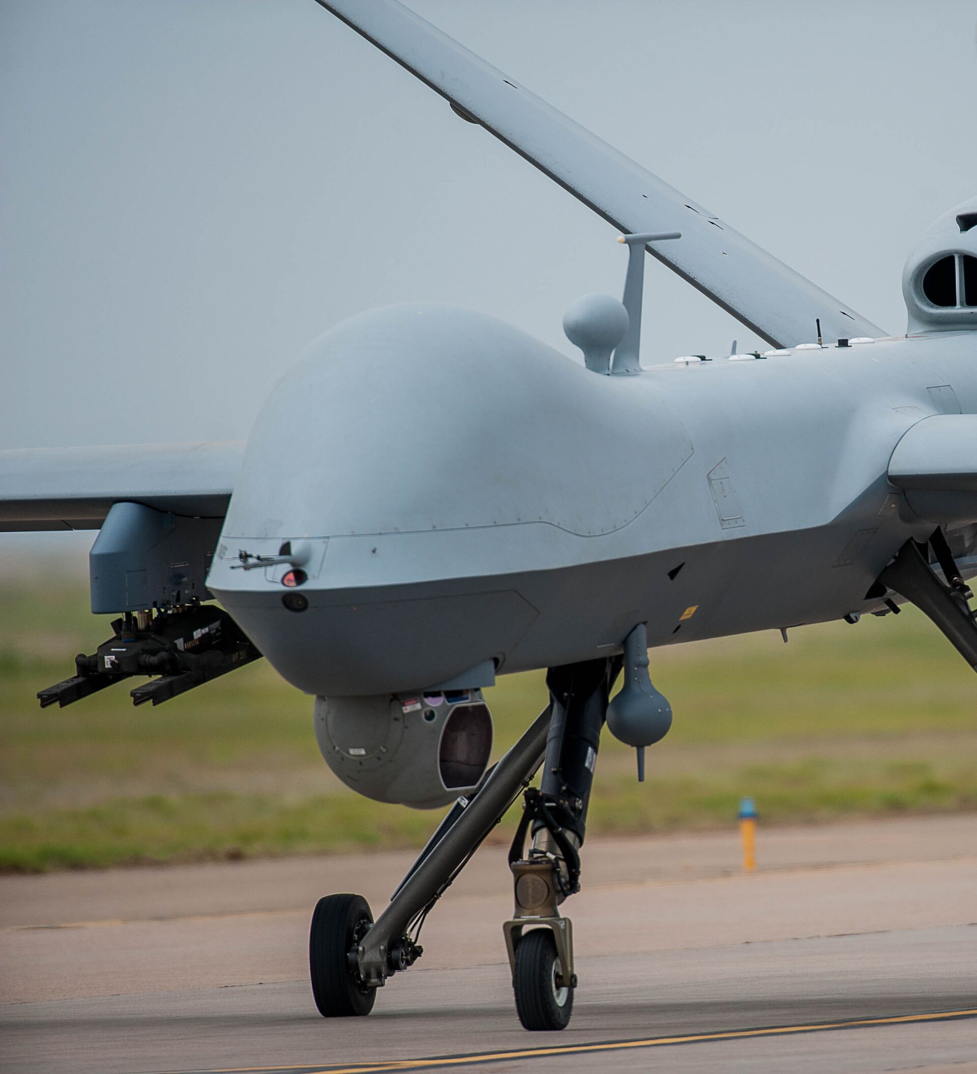 胡塞武装又立新功,击落美国无人机,这次无人机的敏感技术会落入谁手?