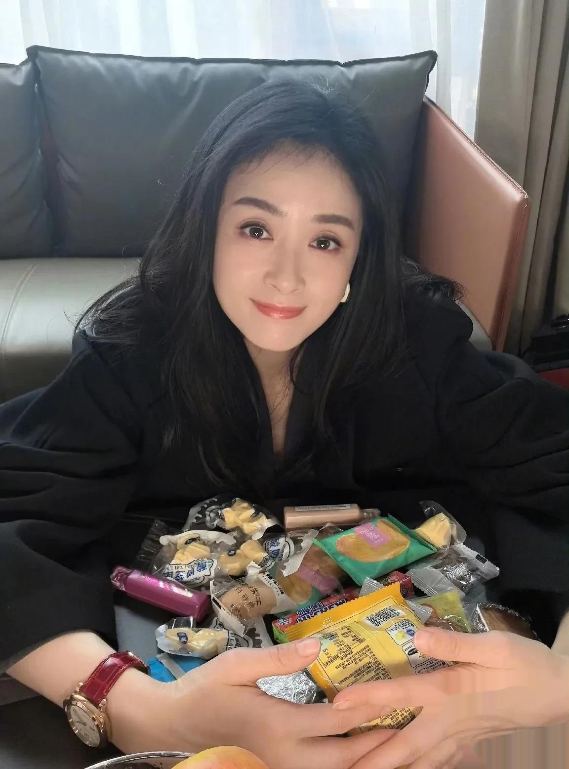 前两天她因为171cm的身高却只有112斤还坚持吃素减肥引来一片担忧