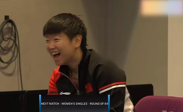 笑的前俯后仰,关键还是笑的超大声那种,这爽朗的笑声,太感染人了,让人