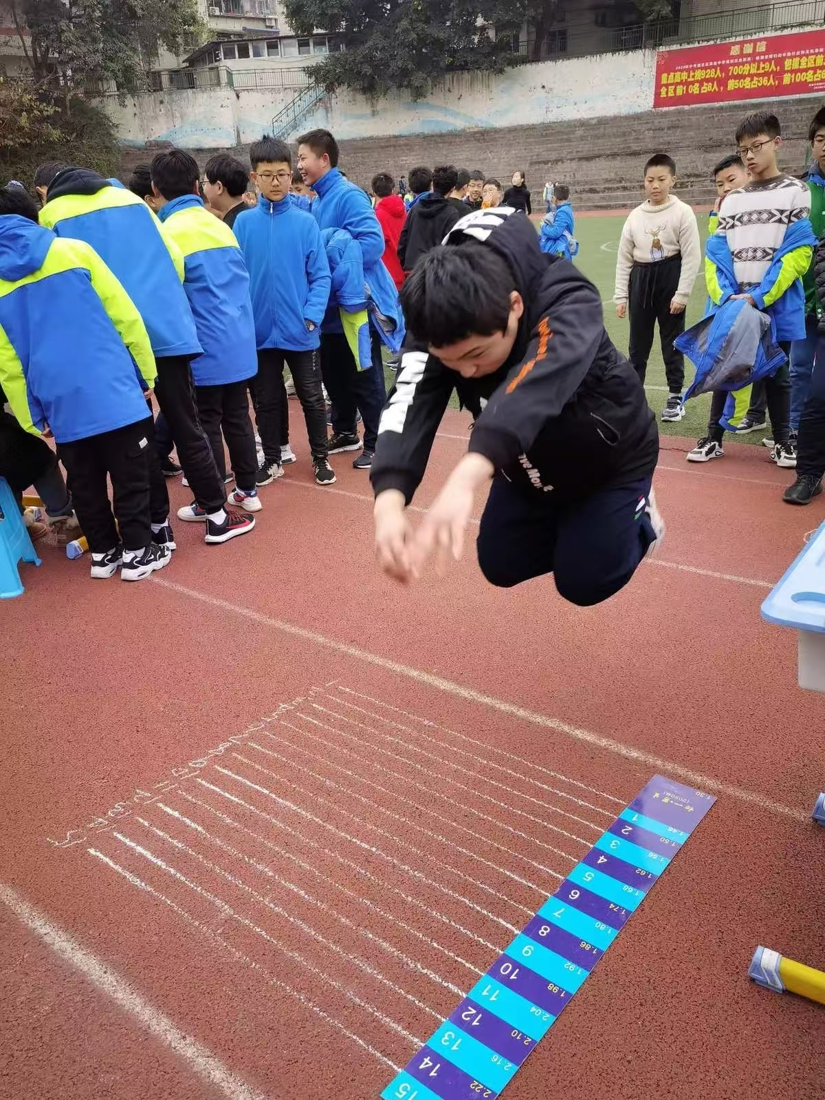 立定跳远技巧训练方法