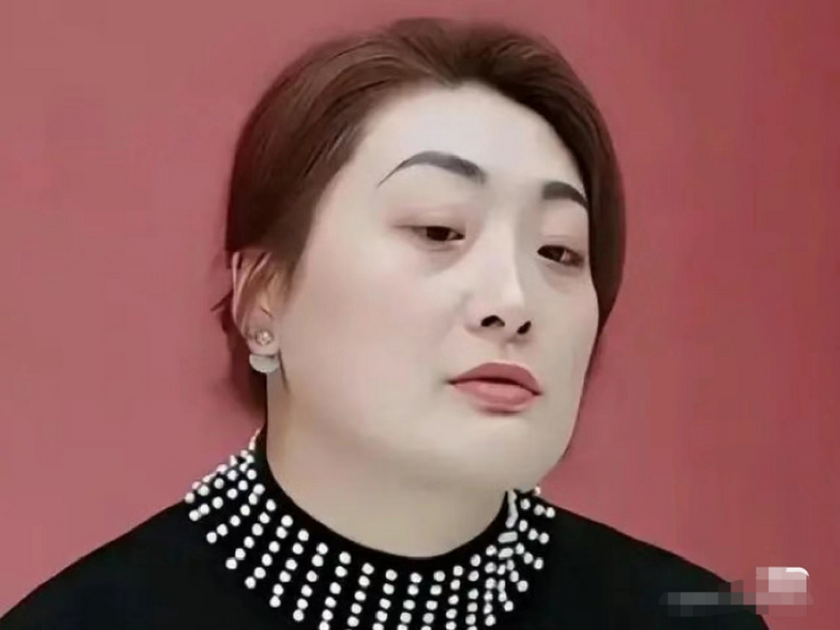 大头大脸女人面相图片