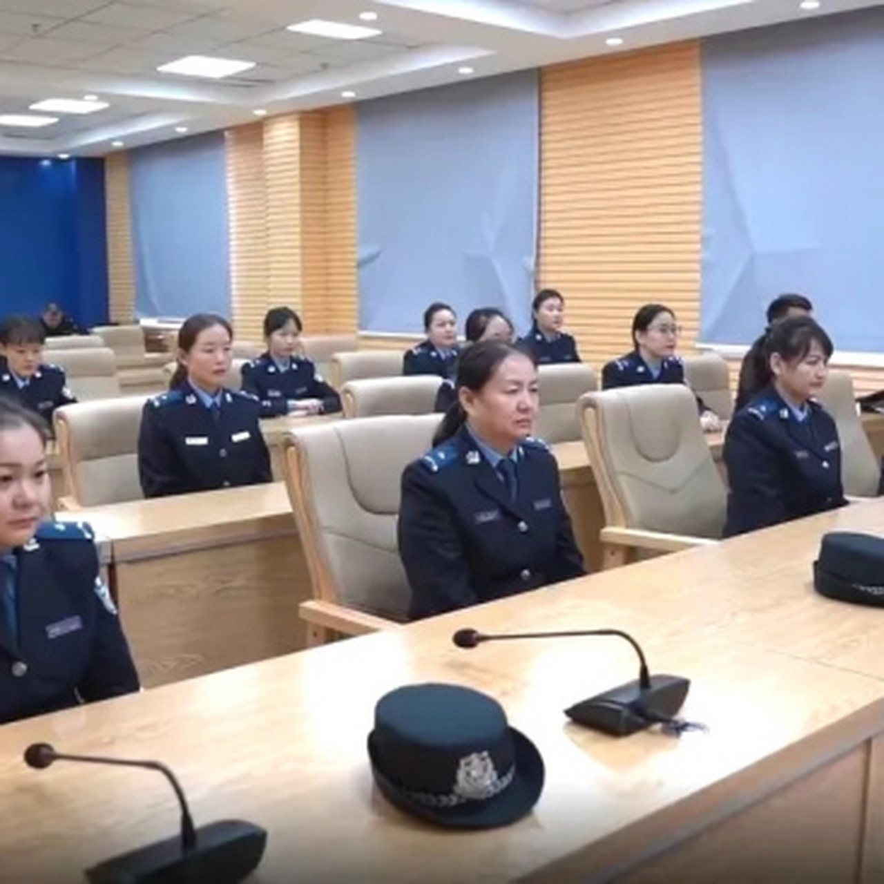 山西辅警制服图片