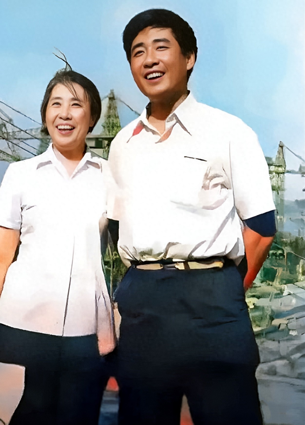 1983年王光美从北京来到河南新乡县看望当时刚担任副县长的儿子刘源