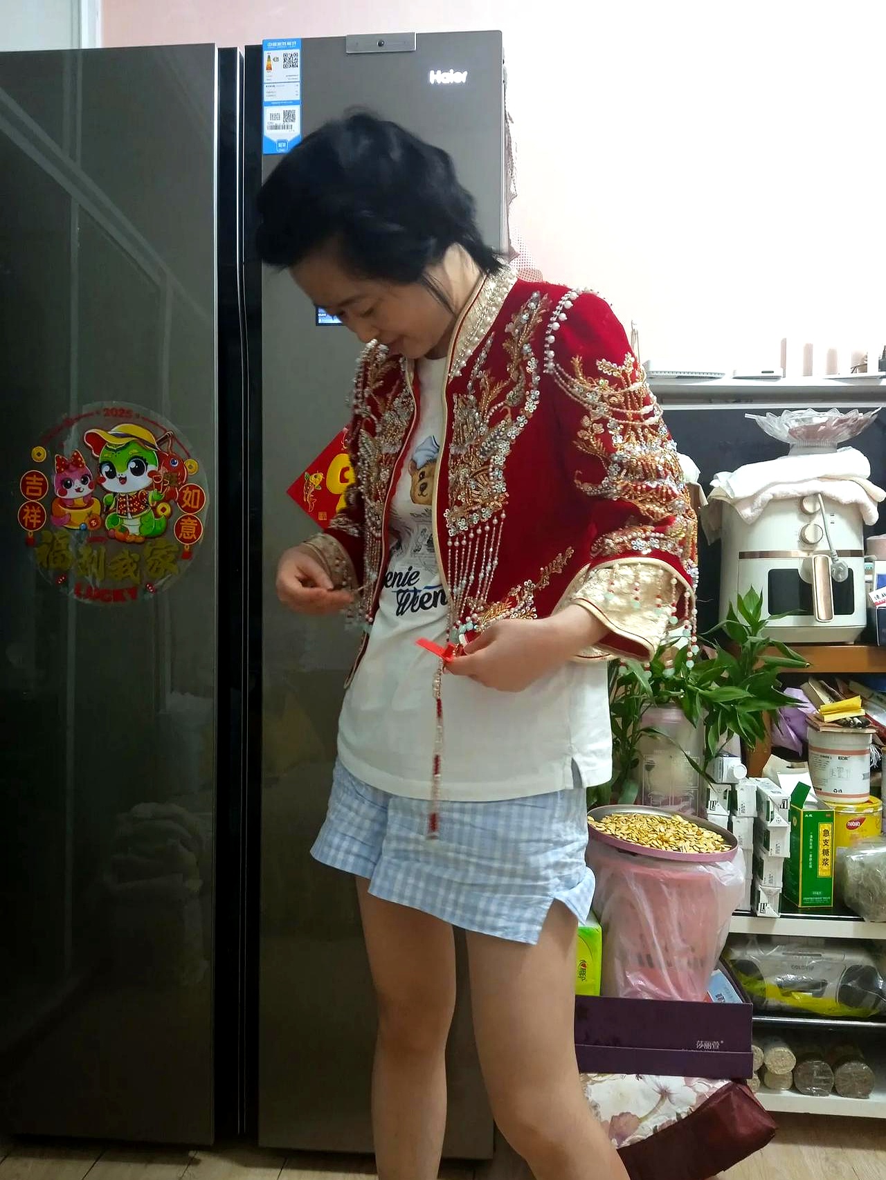 1我大姑姐给介绍了一个35岁离异的公务员有房有车