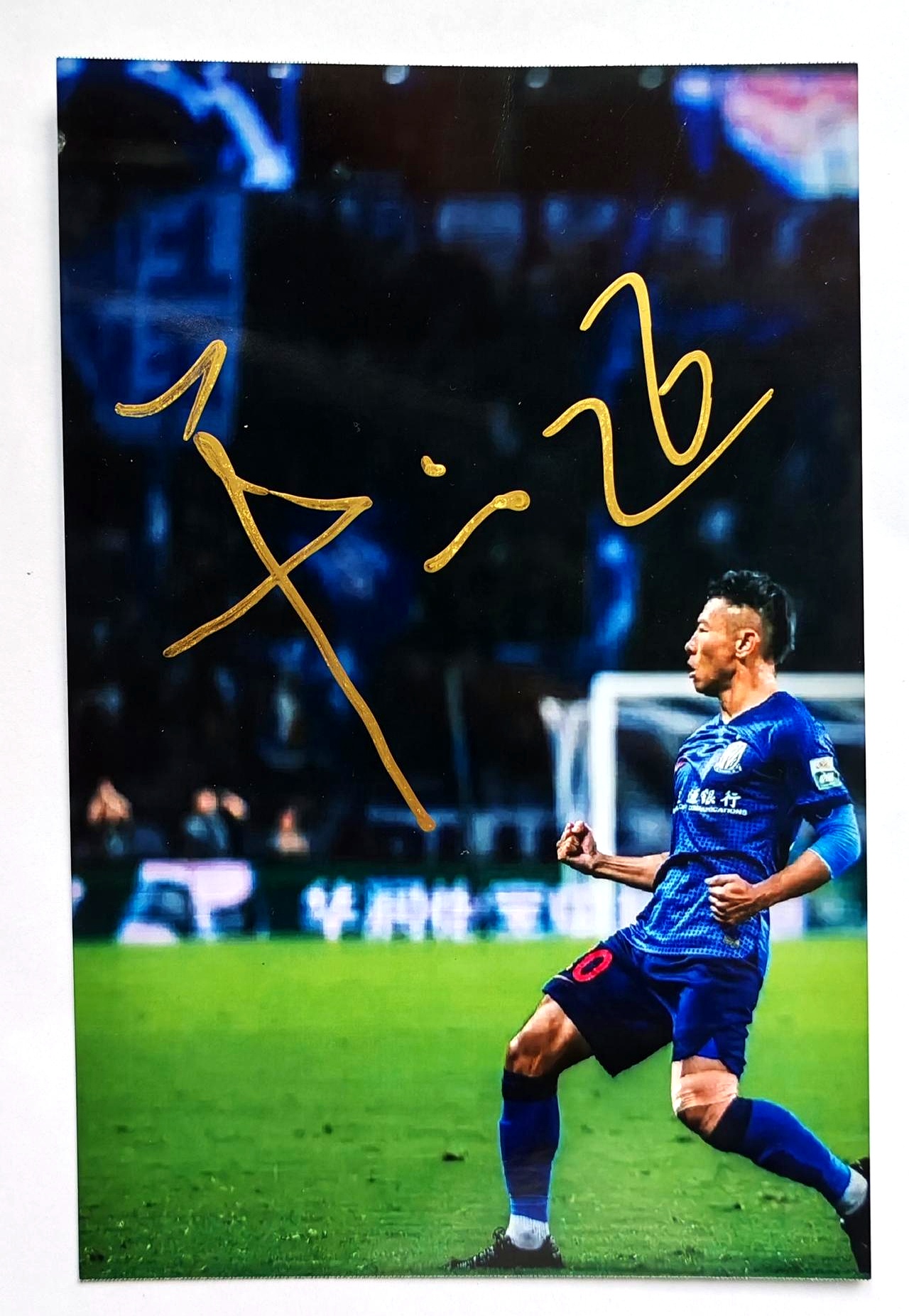 去年夏天,上海申花俱乐部已经提前与于汉超续约至2027年,届时于汉超将