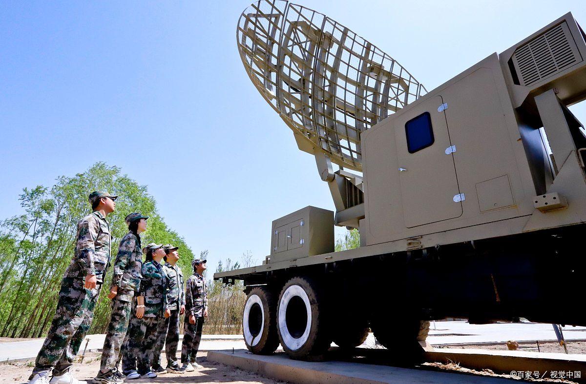 如果发现它开了,咱们就测出它的位置,然后呼叫远程的反雷达火力去攻击