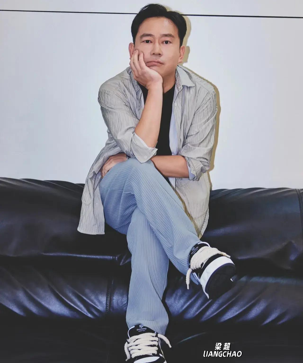 《藏海传》高明扮演者梁超说,退伍后,我通过成人高考进入中戏,得到