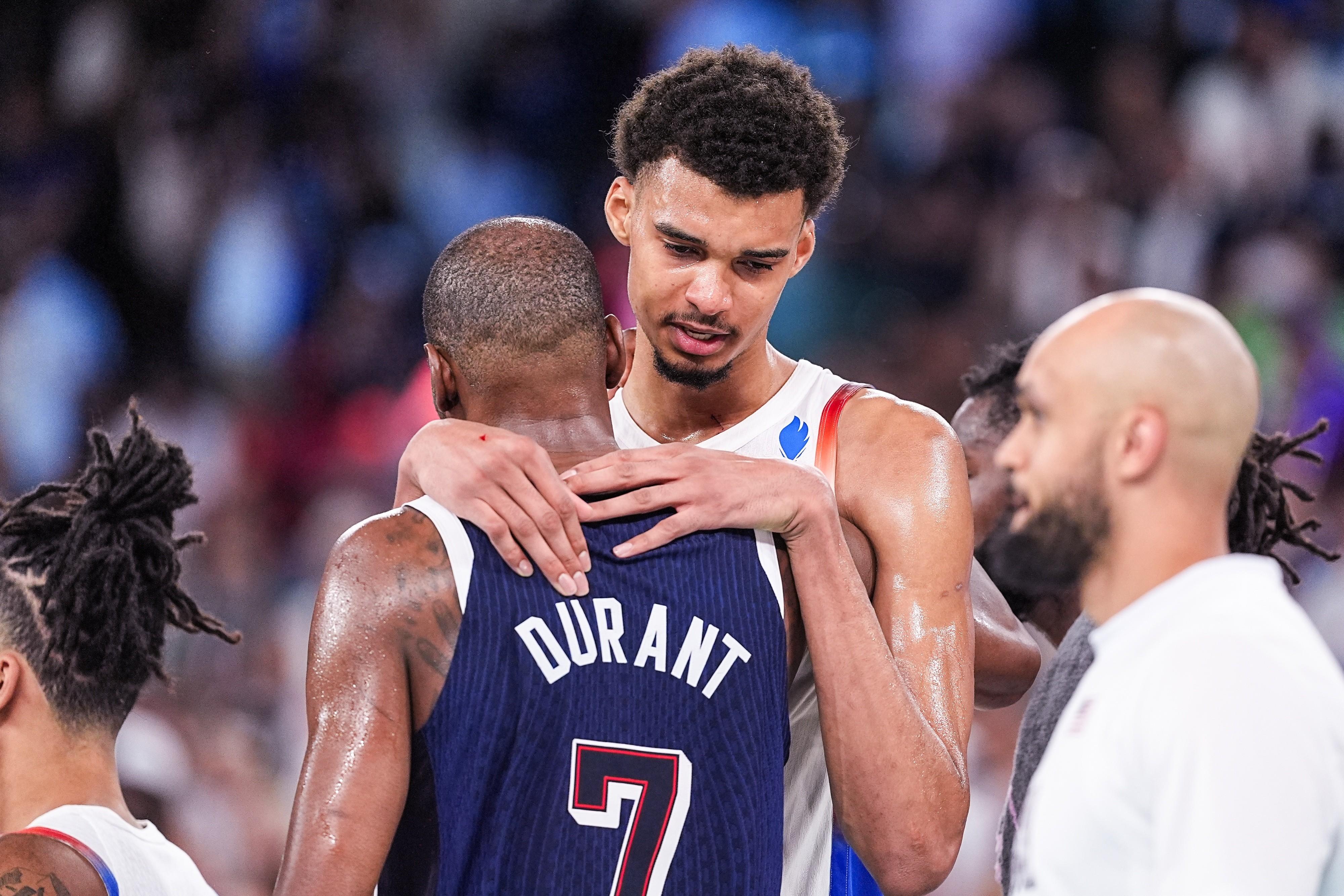 杜兰特锁死文班亚马！火箭16分大逆转取三连胜