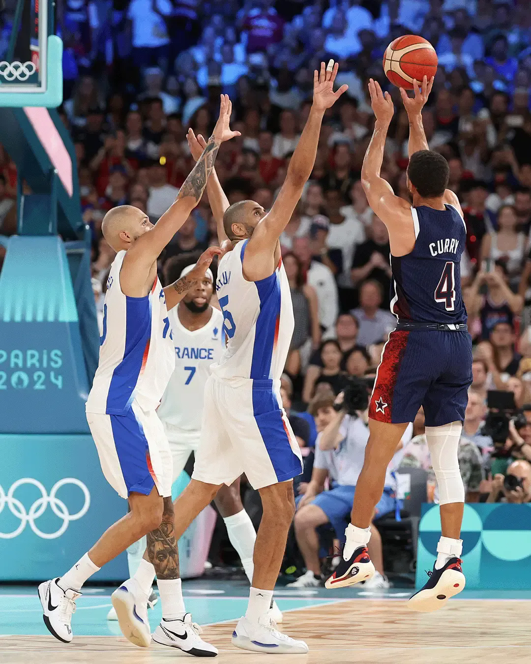 据悉,在奥运会前四场比赛,库里一共得到29分10板8助,三分球20中5