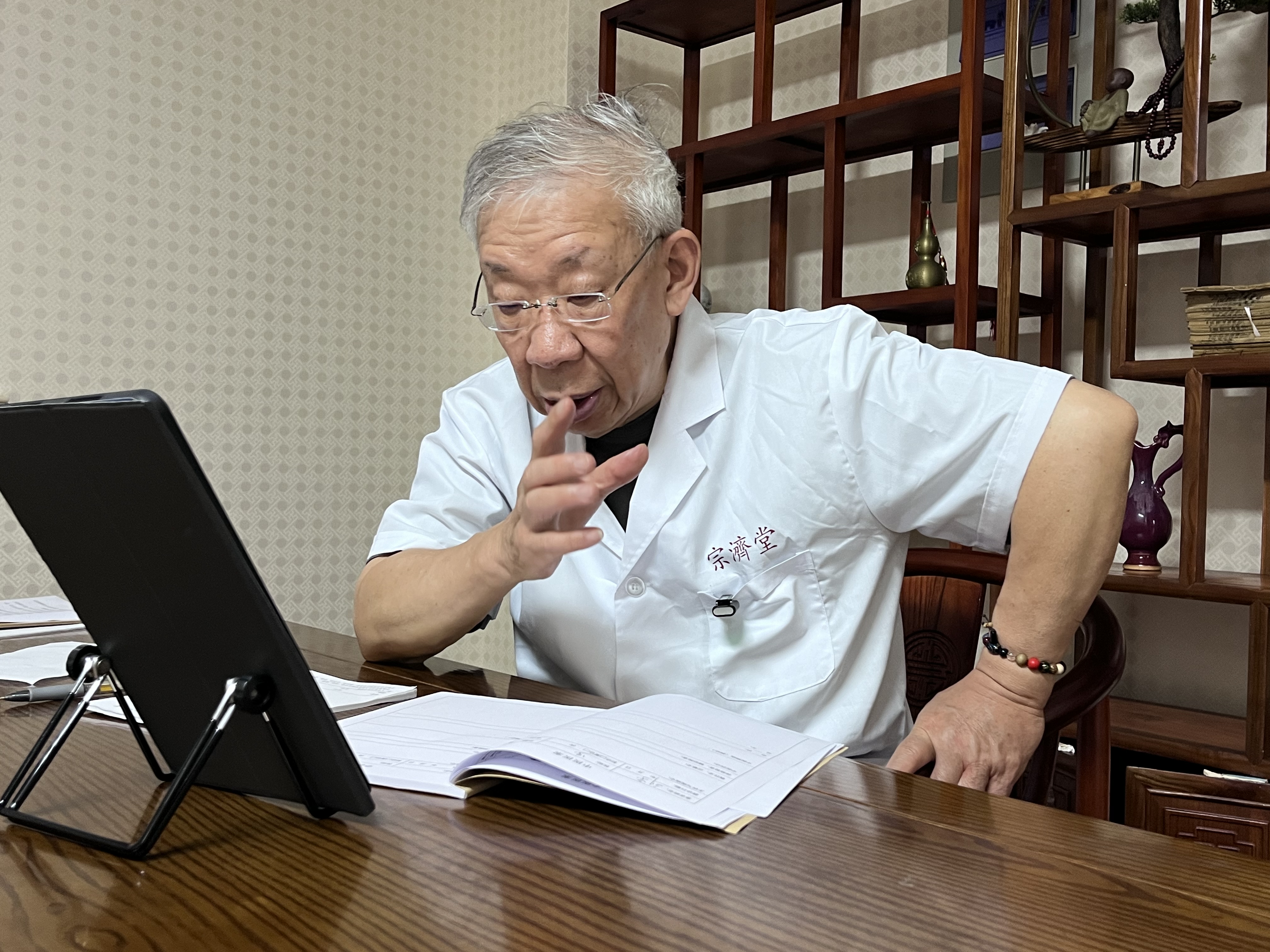 从咱们中医的角度聊聊,身体的经络和气血通道得畅通无阻,这样身体才能