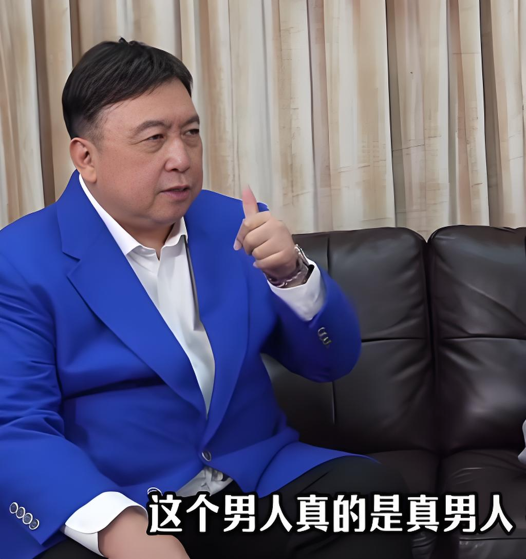 自称"三大下流"之一的王晶,一生没少夸人, 不过,一般都是夸邱淑贞