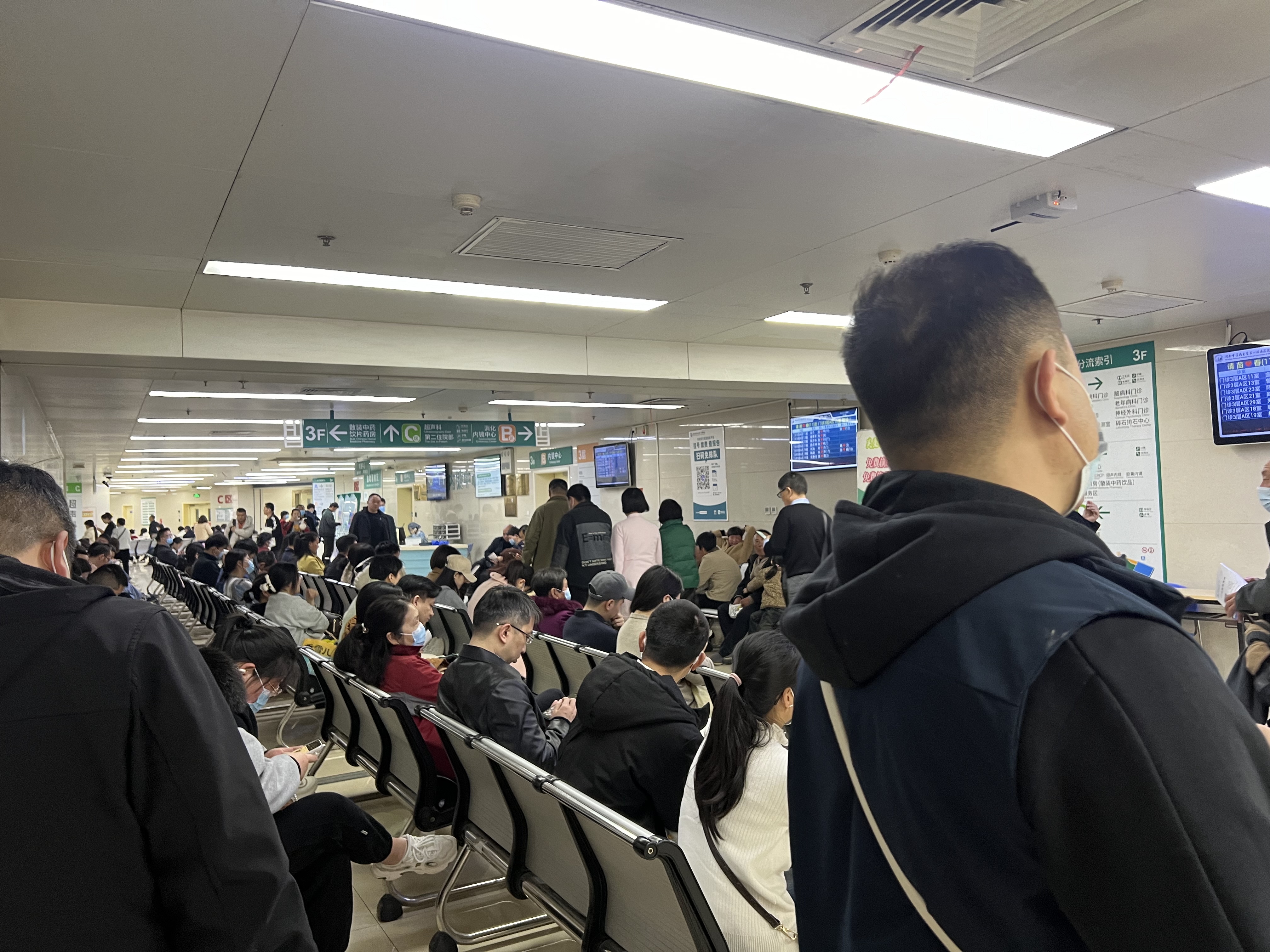 关于空军总医院号贩子办提前办理挂号住院的信息