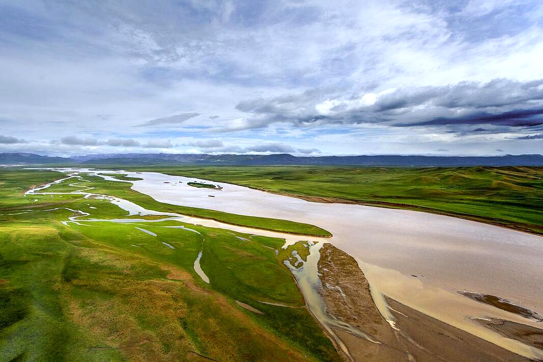 因华夏文明最初孕育于黄河中下游,从而也被称为中华民族的母亲河