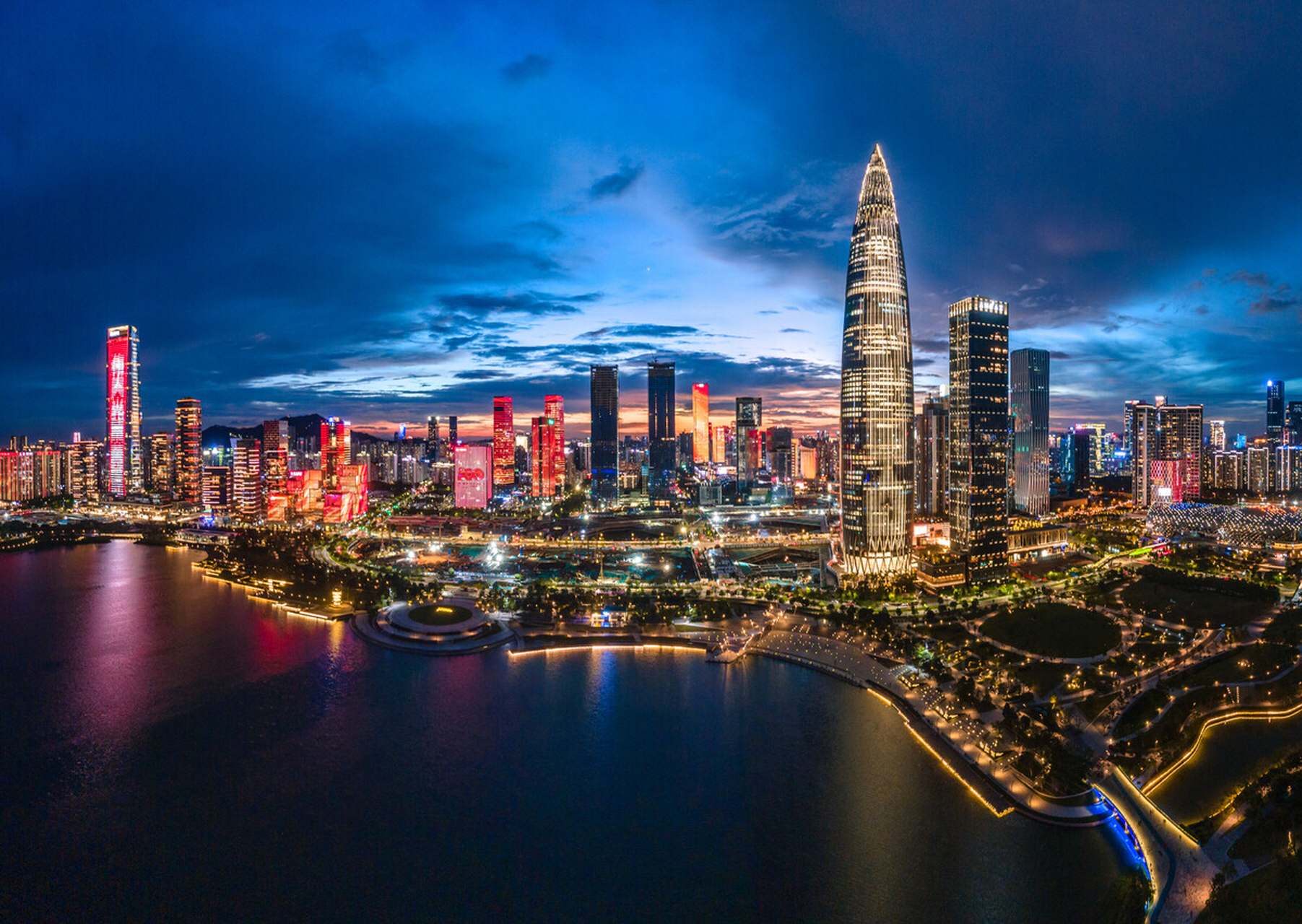 悲观来看,深圳房产市场上,最近降声一片,不少开发商和小区踩踏出货