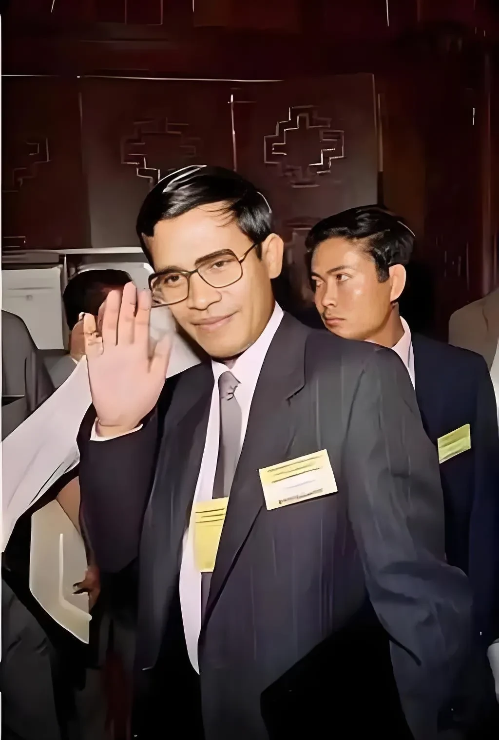 洪森对柬埔寨人的影响不仅是温饱问题解决和压迫感产生,他还把他的