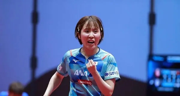 平野美宇现在正处在低潮期,打啥比赛都挺不顺的,在日本女队里头,慢慢