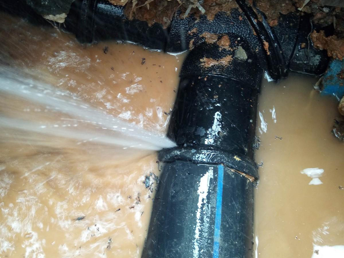 我就 recently 亲身经历了一场"惊心动魄"的管道漏水大冒险,简直是