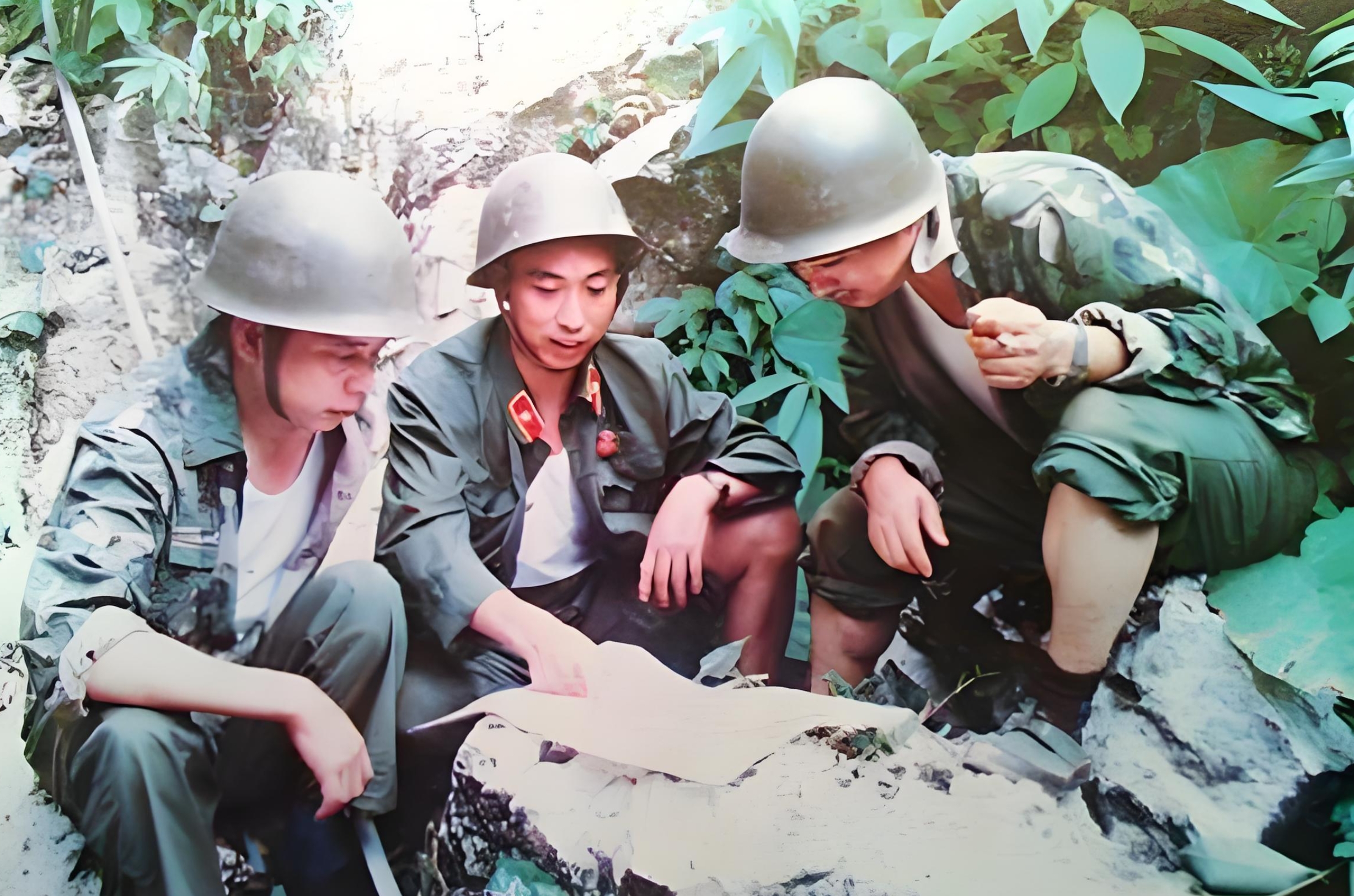 1986年,余泽忠在老山战役的"死亡阵地"17号高地坚守