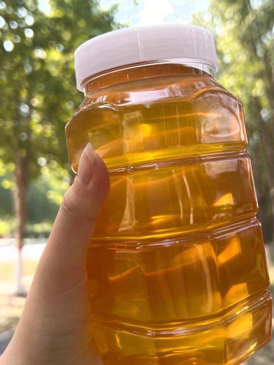 蜂蜜冷藏好还是常温好(蜂蜜放了七八年还能吃吗)