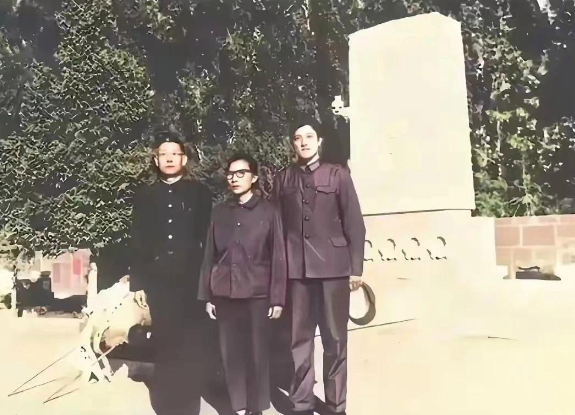 1983年,毛泽民唯一的女儿毛远志已到花甲之年,对父亲的思念却愈发浓烈