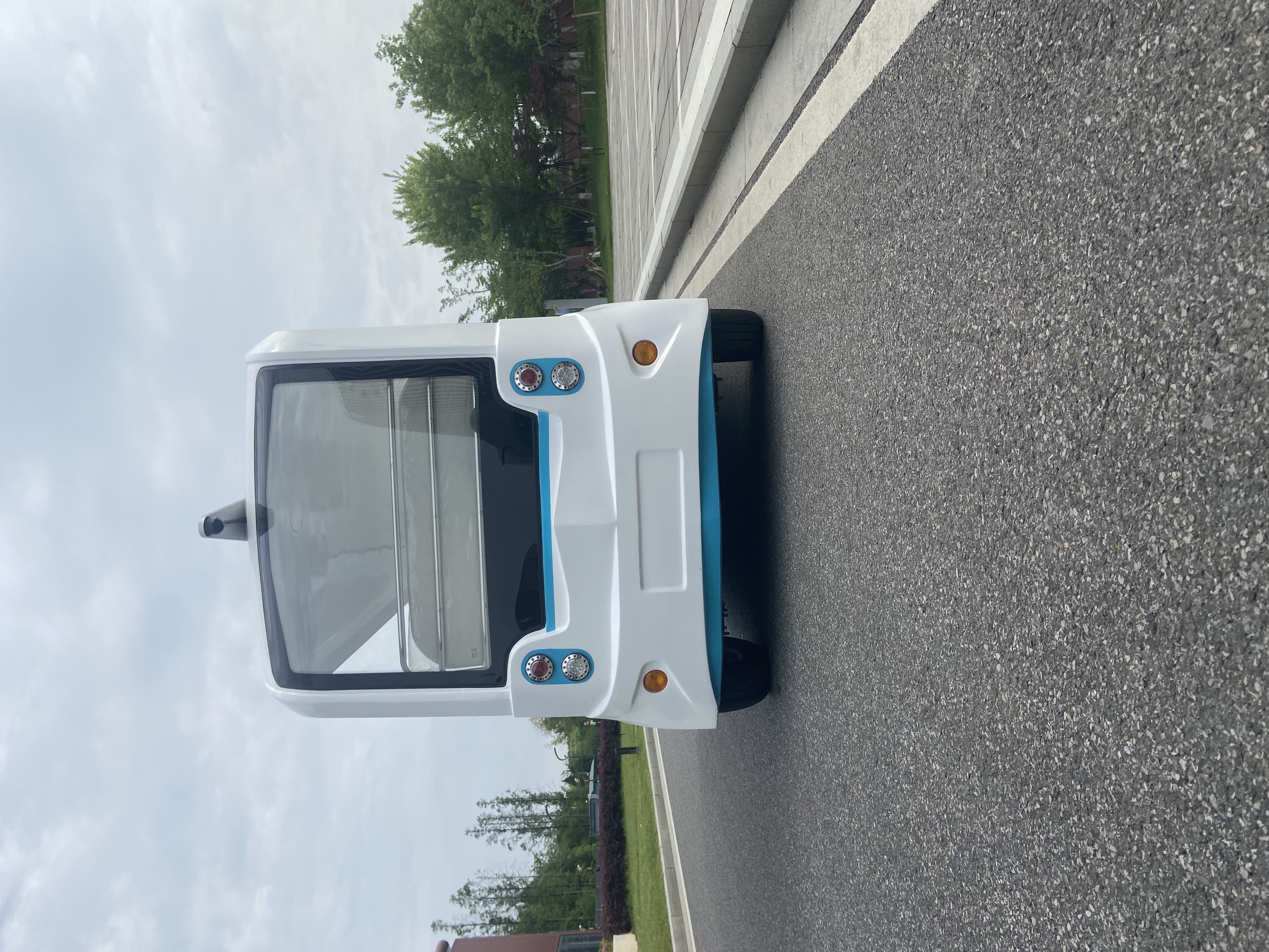 满心欢喜地准备开启一场说走就走的旅行,结果却被观光车的调度问题给