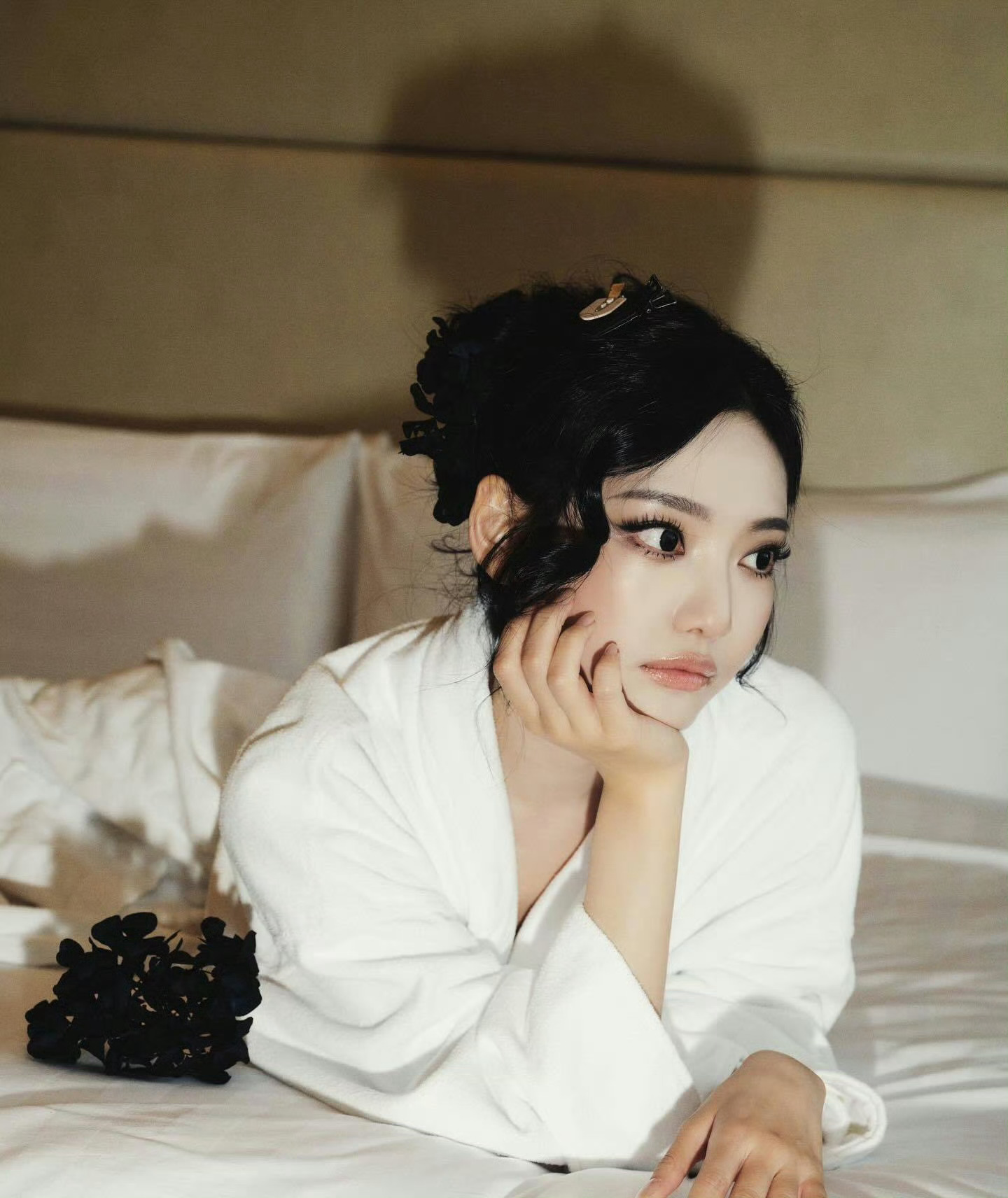 宁艺卓ins更新私服更新浴袍穿搭真甜美宁艺卓