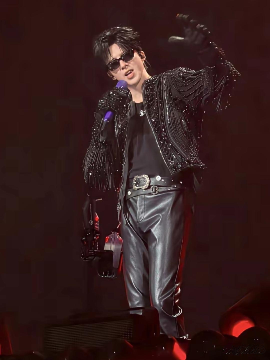 刘宇宁这裤子演出没结束就得被他拉黑肯定连夜打包送走再也不用