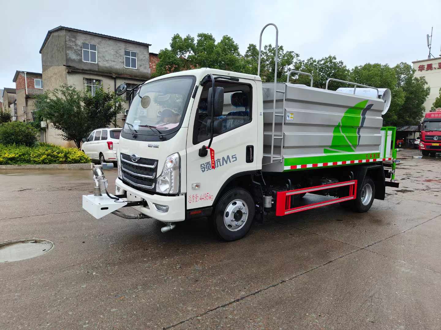蓝牌洒水车