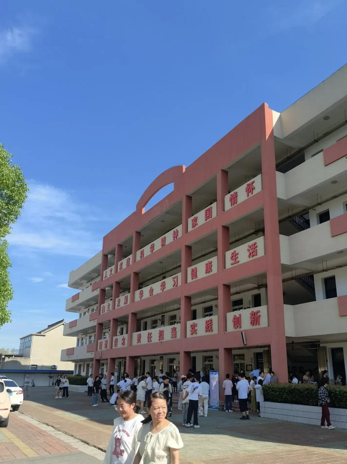 扬州江都区这边,中学不少,互相竞争