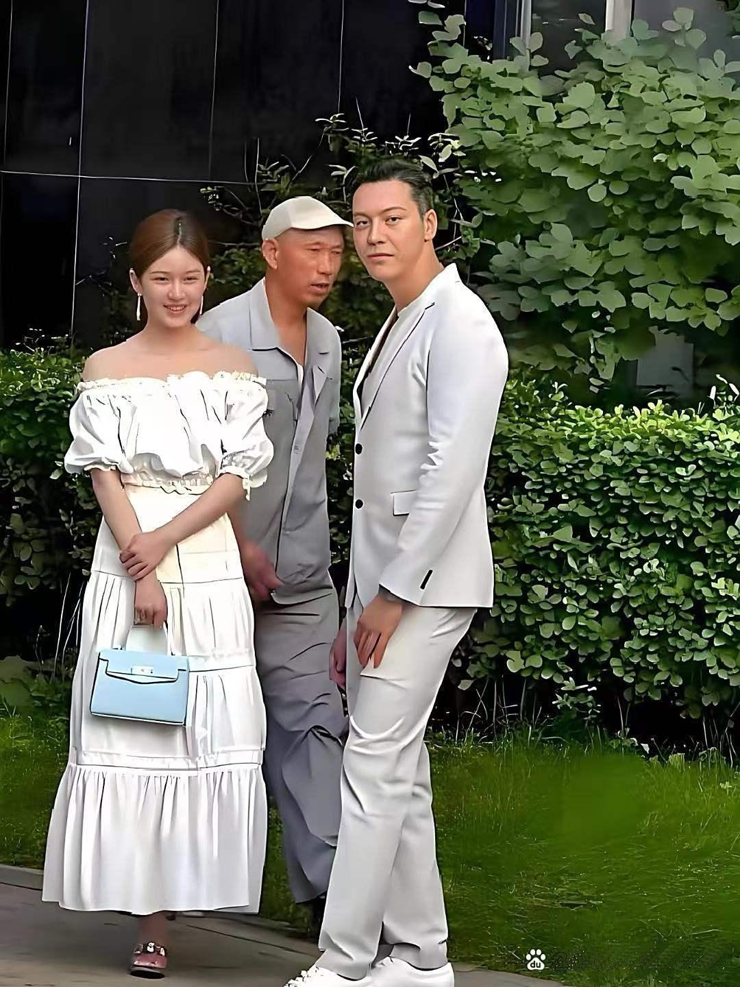 街拍流出陈伟霆体态问题太明显