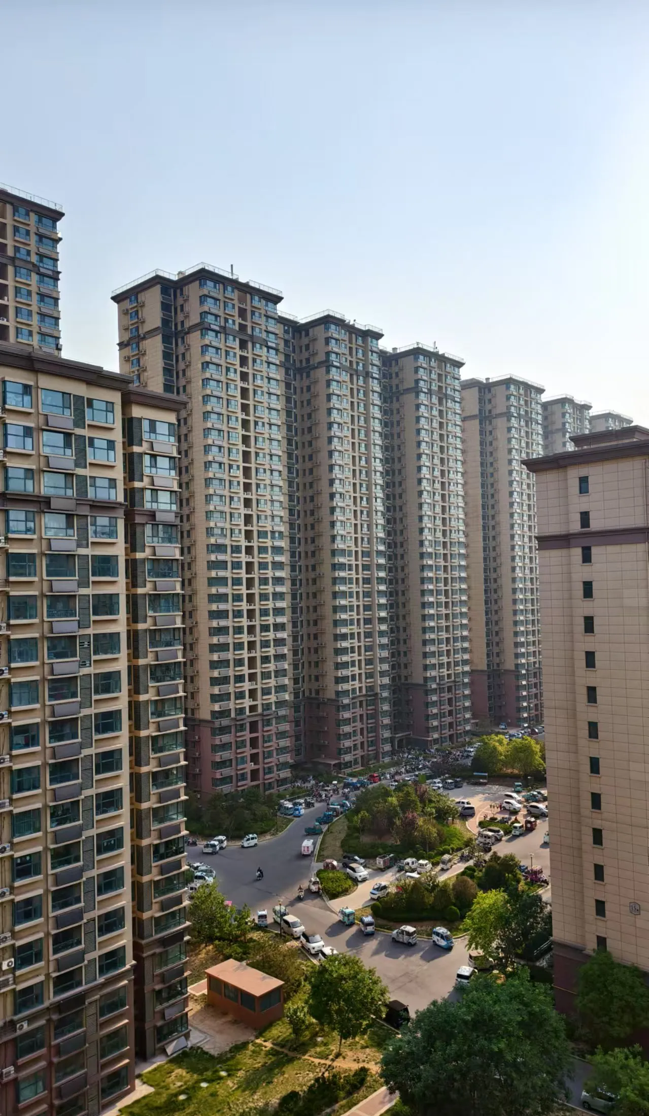 想想也是,十年前村里人挤破头要进城买房,觉得城里